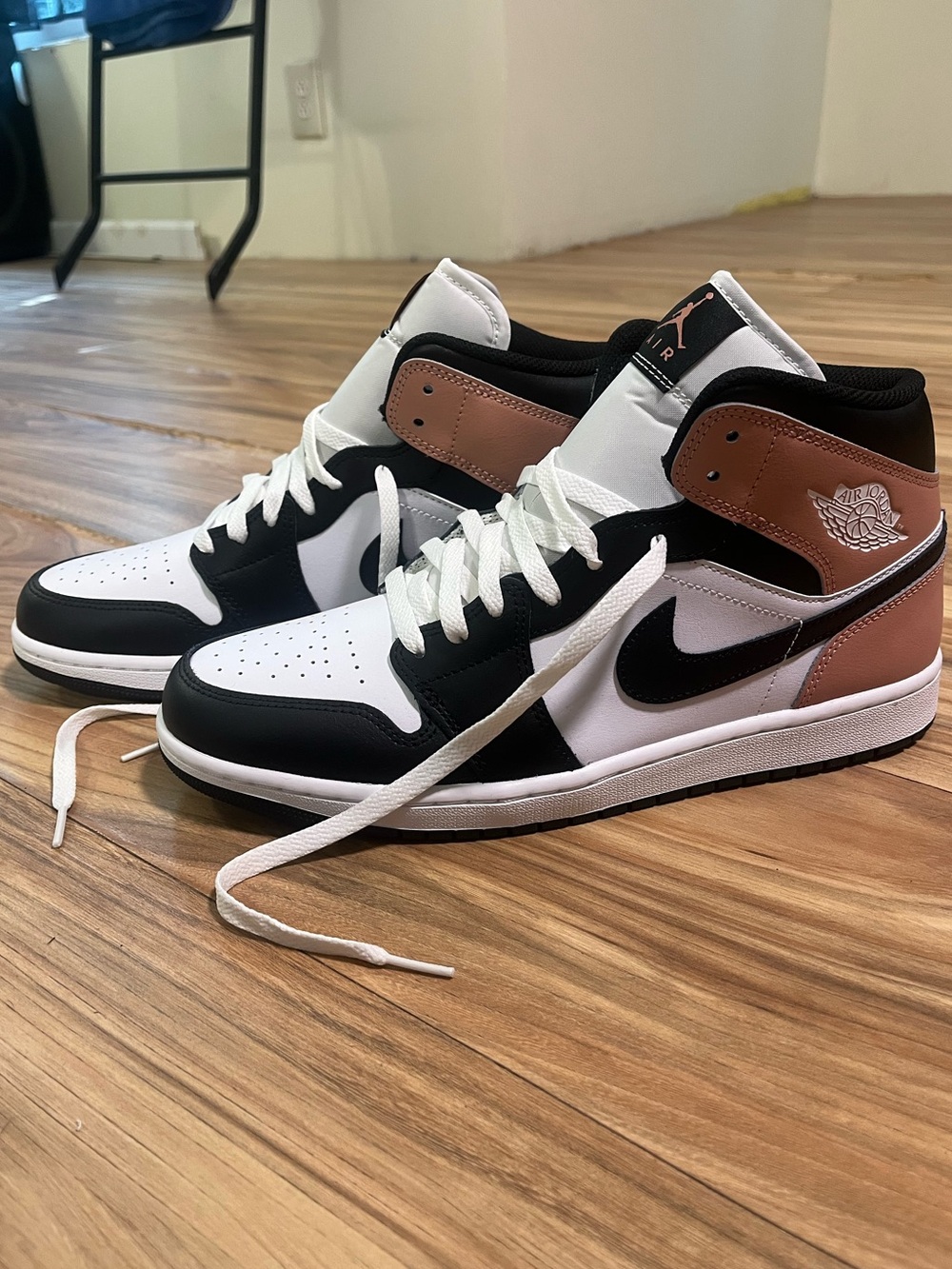 Nike air Jordan 1 mid “white/pink rust/black”